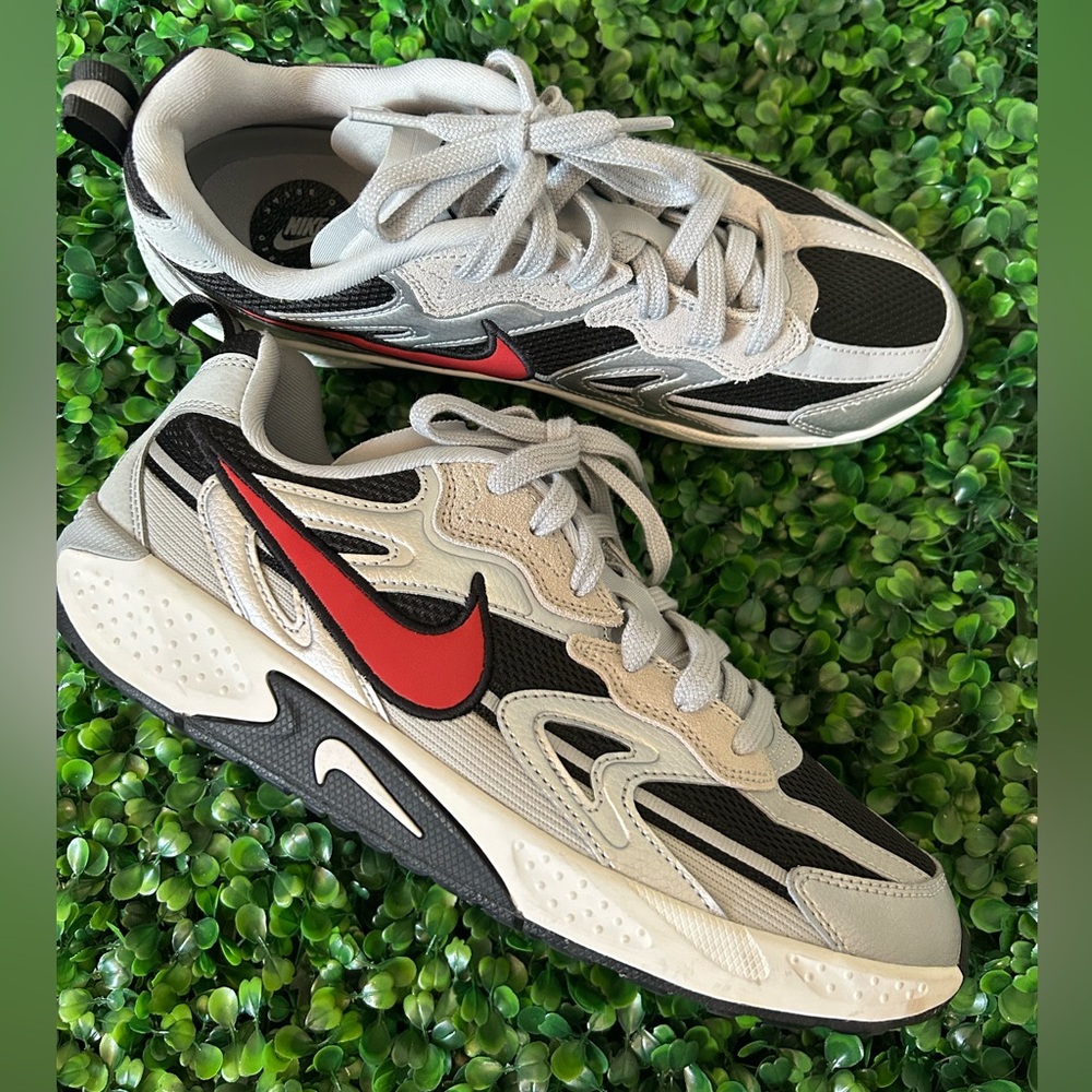 Nike Jam Metallic Silver University Red Women 9.5